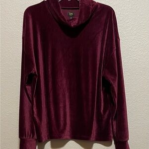 3/$15. Bundle sale! Lee Burgundy Long Sleeve Cowl Neck Sweater size Large